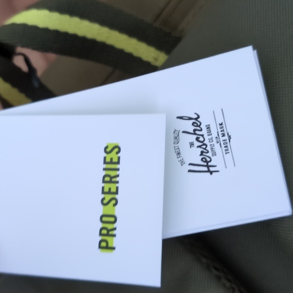 Herschel Supply Co Retreat Pro Military Olive / Ivy / Lime Backpack Nwt ❤️ - Picture 9 of 9